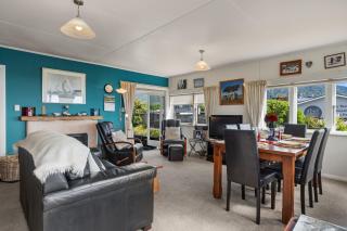 Raisin Town - Marahau Bach - 4