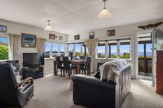 Raisin Town - Marahau Bach - 3