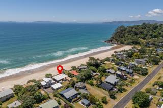 Poppy's Beach House - Beachfront Whangapoua Home - 9