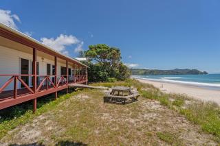 Poppy's Beach House - Beachfront Whangapoua Home - 4