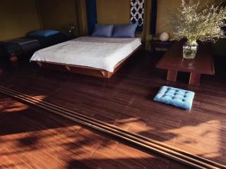 Here Library - A wooden home by the river with a library - 5