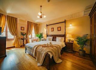 Premium Design Suite with Private City Balcony - 5