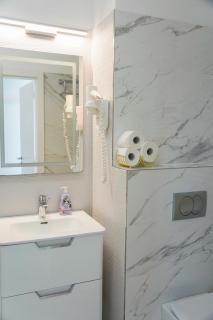 Elisabeth Residence White with parking - 2