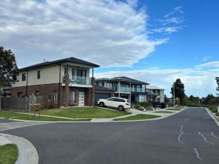 Ocean front home in Point Cook - 4