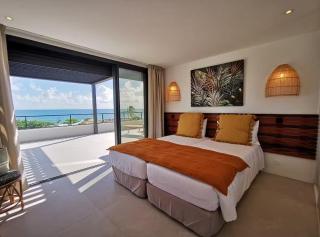 Modern and spacious Villa on the beach !! - Saint-François - 1