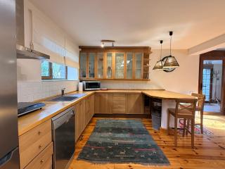 Spacious, independent apartment - 0