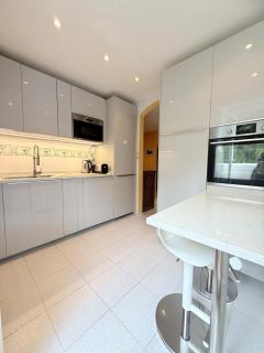 2 Bed Garden Apartment Benavista Direct Pool Access Walk to Golf, Tennis & Amenities - 6