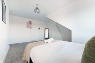 8 BDR House By Astra Residences Short Lets & Serviced Accommodation Sunderland - 1