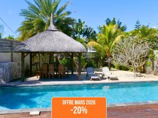 Villa Expérience Premium - Idéal Couples&Familles - 4min Plage Pereybère - Parking gratuit - Piscine privée - Jardin tropical - Ménage 3x par semaine - Intimité totale - Chic et authentique - 0
