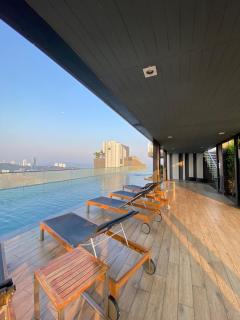 The Base - Nice Room In Middle Town - 8