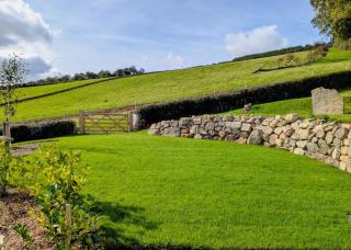 Fresh Modern Home, Stunning Views, Great Location - 1