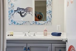 Jellyfish-Flamingo House, Amazing Location On Beach & Walk To Village - 1