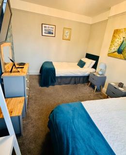 The Tudors Modern 3-Bed Home with Fast WiFi, Private Drive & Near Town Center - Chelmsford - 7