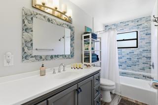 Jellyfish-Flamingo House, Amazing Location On Beach & Walk To Village - 6