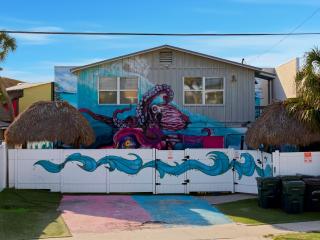 Mermaid-Shark 6BR House With Pool, Jacuzzi - Steps to Siesta Key Beach - 2