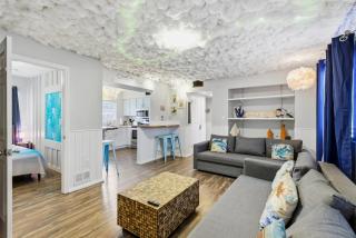 Mermaid-Shark 6BR House With Pool, Jacuzzi - Steps to Siesta Key Beach - 4