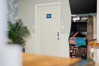 Shark Unit, Pool Jacuzzi Steps to Siesta Key Beach - 6