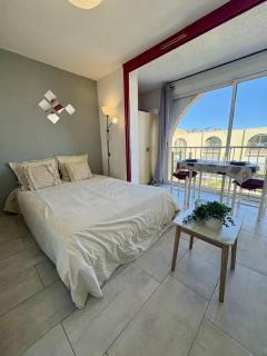 Studio à deux pas du port avec piscine - 1