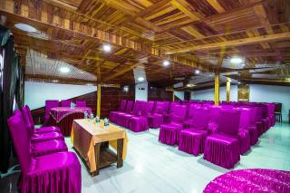 Hotel White Grand - near ISBT bus stand - A Centrally heated property - 2