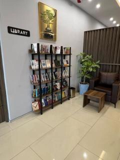 Perlina Waziran Hotel - 1