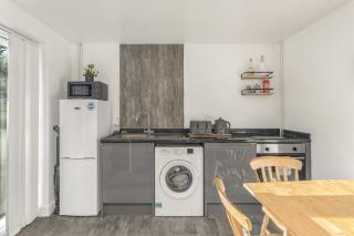 Badger Haven, Apartment 2 - Brackley - 4