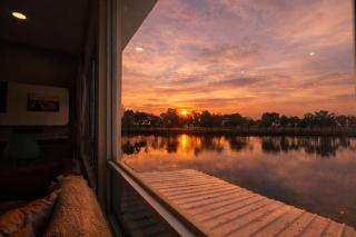 Entire Villa, Ferry Terminal Pickup & Breakfast - 3