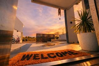 Entire Villa, Ferry Terminal Pickup & Breakfast - 7