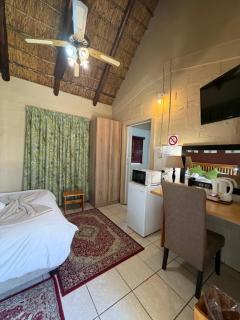 SETLHARE GUEST LODGE - 2