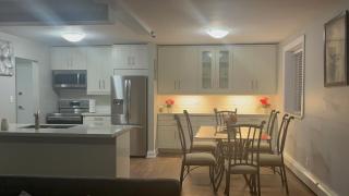 Luxurious Two Bedroom Apartment - 7