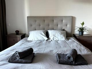 Cozy City Center Apt with Desk - Steps to Old Town - 3