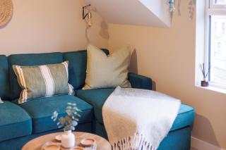 Upper Eastside Loft - Cosy & Convenient to Belfast - 5