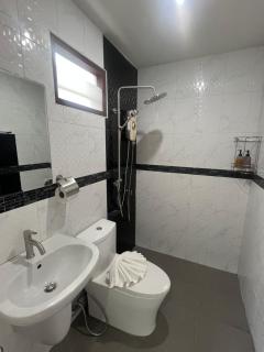 J2 Airport Mansion - 3