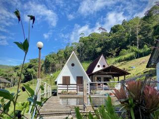 Chalet Zürich - um chalé duplo acima de uma rocha - 0