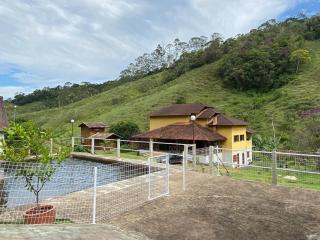 Chalet Zürich - um chalé duplo acima de uma rocha - 1