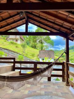 Chalet Zürich - um chalé duplo acima de uma rocha - 2