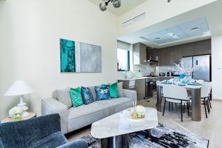 Nasma - Modern 3BR Oasis with Balcony in Azizi Riviera - Dubai - 0