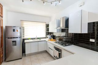 Stunning Beachfront 3-BDR Apartment. STM L202 - 5