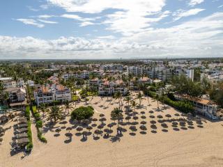 Stunning Beachfront 3-BDR Apartment. STM L202 - 1