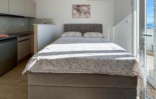 Gorgeous Apartment In Tucepi With Lake View - 8