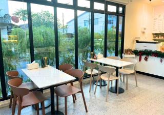 Mani Ranong Hotel - 8