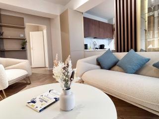 YANG 23rd Floor Panoramic View & King Bed Luxury - 8