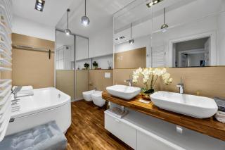 Prestige Three-Bedroom Apt - 110m2, Parking, Balcony - by Rentujemy - 7