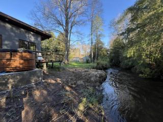 BUHO Cabin Cypress BBQ Smart TV Wood Hot Tub - 3