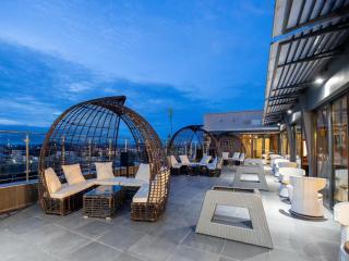 Tripod By Pedestal Hotel - 3