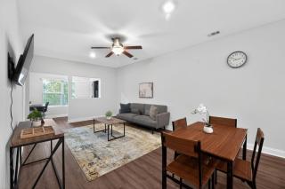 Sleek Apartment With Fitness Center - 8