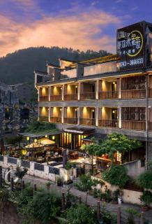 Phoenix San San Homestay-Located in Phoenix Ancient Town-all room types offer river views-One free high-speed train pick-up service-with butler-style service-Free exquisite afternoon tea - 0