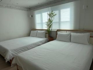 Cozy home Hapjeong Hongdae, parking available, negotiable - 3