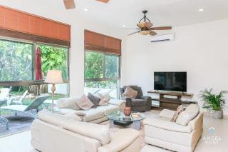 Villa with Private Pool & Large Garden in Playacar - 9