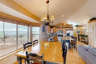 Hilltop Hideaway - 3