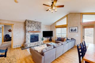 Hilltop Hideaway - 5